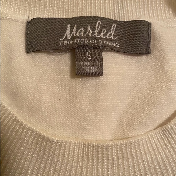 LOVE Sweater - Picture 3 of 4